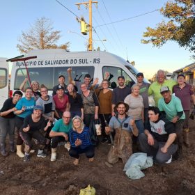 Volunt�rios participam de limpeza de igreja em Estrela