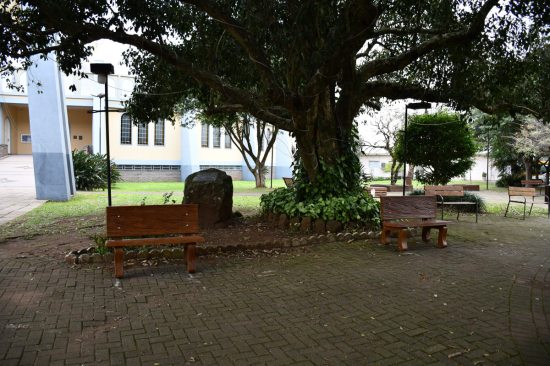 Ponte met�lica com letreiro "Eu Amo Salvador do Sul" � novidade na pra�a municipal