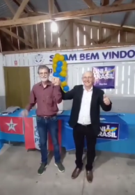 Flach e Ferrari s�o anunciados pr�-candidatos em Bar�o