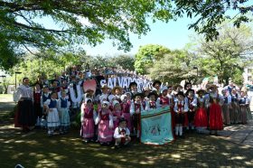 Festival Vokstanzgruppe von Kappesberg em Salvador do Sul teve grupos folclricos da regio