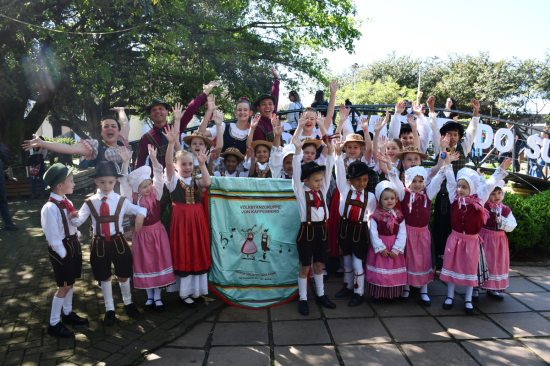 Festival Vokstanzgruppe von Kappesberg em Salvador do Sul teve grupos folcl�ricos da regi�o