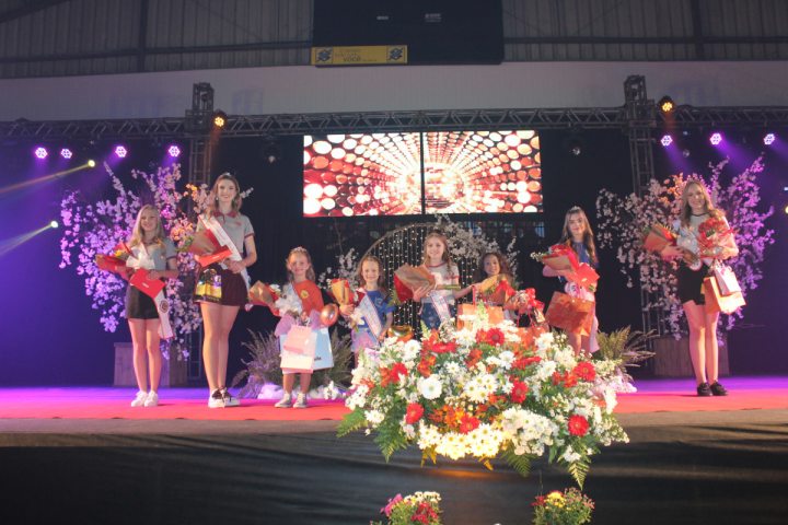 Reserva de mesas para o baile da Garota Estudantil j� podem ser realizadas