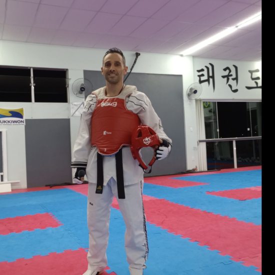 �Mestre Camillo far� dois testes na Cor�ia do Sul para subir de n�vel no Taekwondo