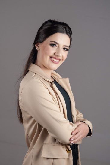 Conhe�a a candidata a soberana de Salvador do Sul Ana Carolina de Freitas da Concei��o