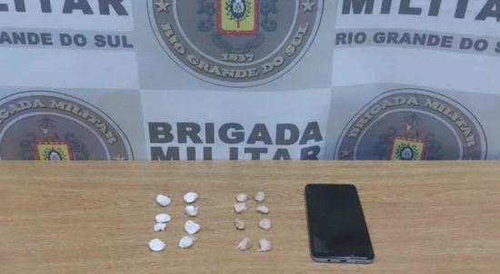 Jovem de 21 anos e adolescente de 17 s�o flagrados por tr�fico em Salvador do Sul