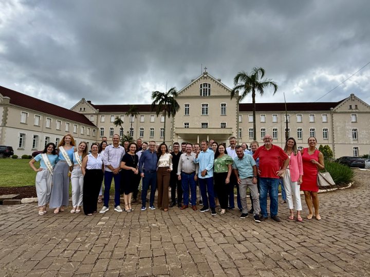 Salvador do Sul recebe Secretário de Turismo do RS em visita para fortalecer o turismo local