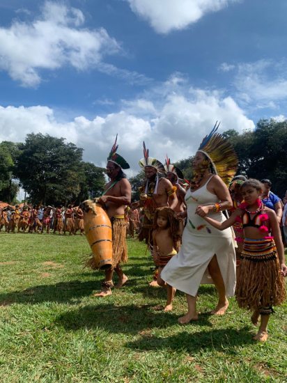 Padre natural de Salvador do Sul lidera ao humanitria em aldeia indgena no Mato Grosso