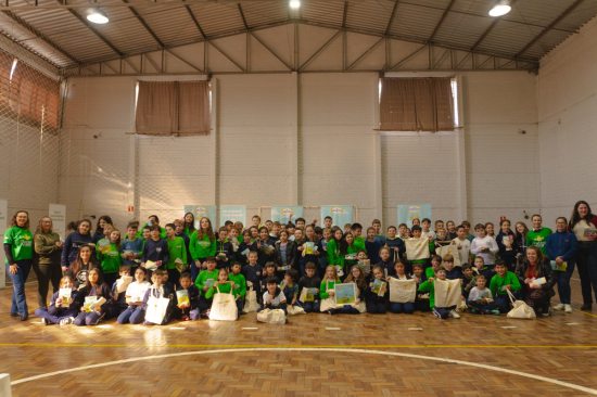 Santa Clara d incio  10 edio do Projeto Plantando o Bem em escolas da regio
