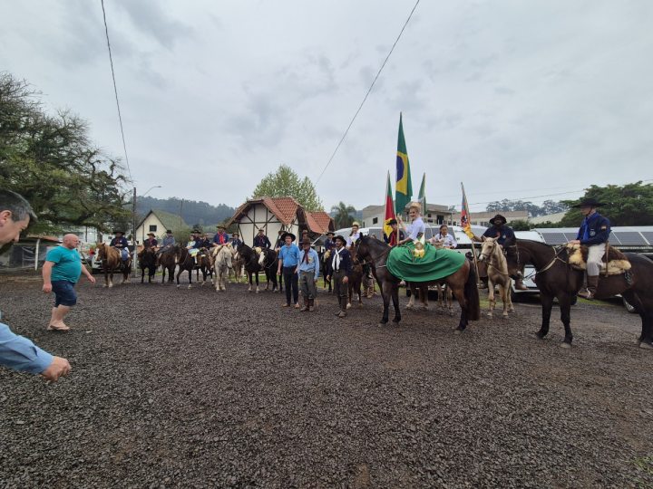 Extino da Chama Crioula encerra a Semana Farroupilha em Salvador do Sul