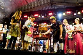 18� Oktoberfest de Marat� � aberta com desfile, m�sica e celebra��o da cultura alem�