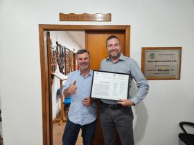 Cmara de Vereadores presta homenagem ao Dr. Everton Taschetto por sua trajetria na sade pblica