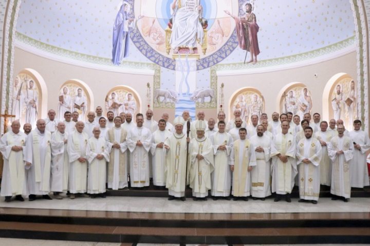 Diocese de Montenegro anuncia nomea��es e transfer�ncias para 2026