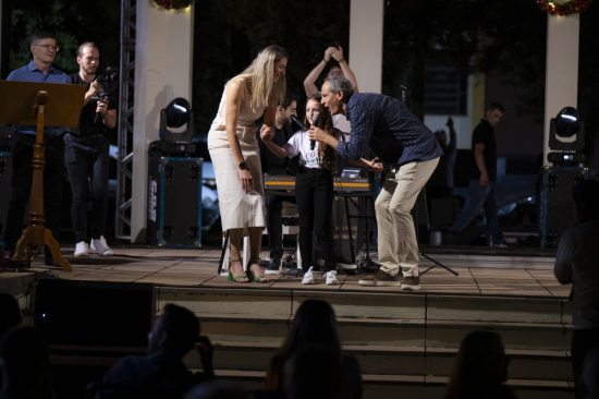 Nem a chuva apagou a magia: S�o Pedro da Serra celebra a abertura oficial do Natal F� e Arte