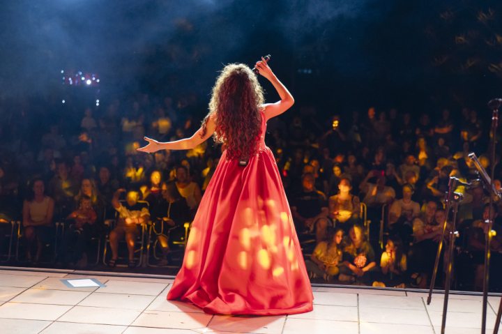Nem a chuva apagou a magia: S�o Pedro da Serra celebra a abertura oficial do Natal F� e Arte