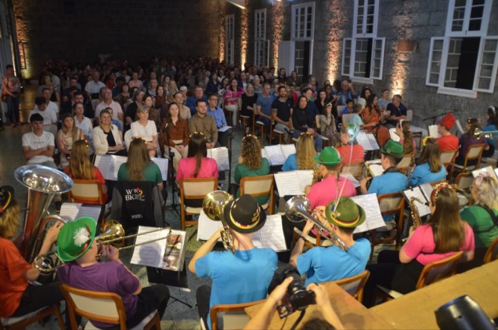 Concerto &lsquo;A Saga dos Imigrantes&rsquo; re�ne p�blico na Villa Santo In�cio