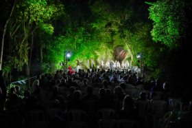 Comunidade salvadorense prestigia abertura do 18� Natal F� e Luz no T�nel de Linha Bonita