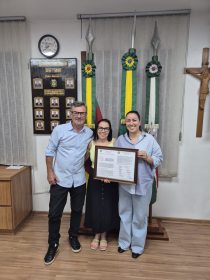 Jornal Express�o Regional recebe Mo��o de Congratula��es na C�mara de Vereadores