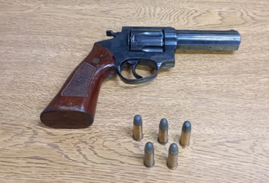 Viol�ncia contra a mulher: homens s�o presos com rev�lver e por n�o cumprir medida protetiva