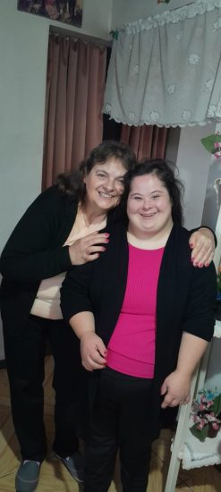 Acompanhe a entrevista com a candidata C�tia Tais Heckler