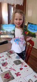 Menina de 5 anos transforma pesquisa sobre carac�is em hist�ria infantil