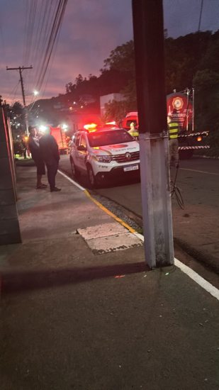 Explos�o de botij�o de g�s provoca inc�ndio em galp�o