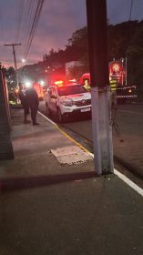 Explos�o de botij�o de g�s provoca inc�ndio em galp�o