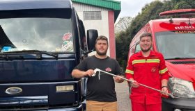 Bombeiros resgatam cachorro preso em tubula��o em Salvador do Sul