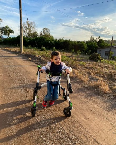 Fam�lia busca apoio para cirurgia