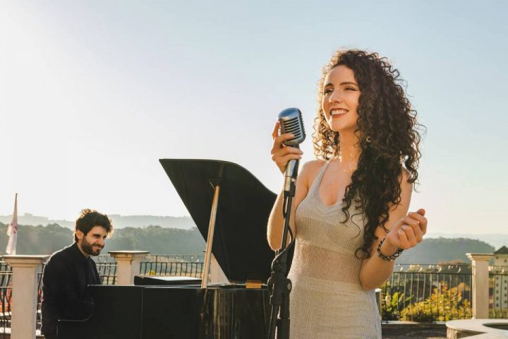 Laura Dalm�s se apresenta